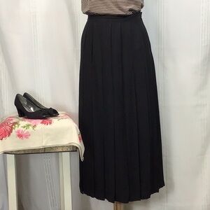 Vintage Anne Klein 2 Elegant Black Silk Pleated Lined Maxi Skirt